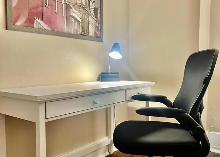 Holiday home Amazing Sleeps 19 With 14 Beds At Downtown Location