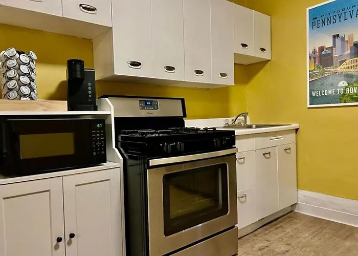 Amazing Sleeps 19 With 14 Beds At Downtown Location Pittsburgh