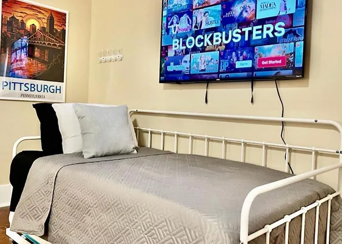 Holiday home Amazing Sleeps 19 With 14 Beds At Downtown Location *