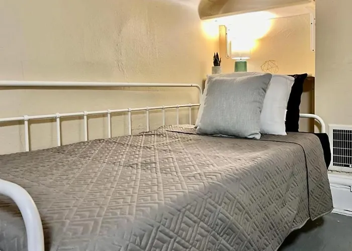 Amazing Sleeps 19 With 14 Beds At Downtown Location Holiday home Pittsburgh