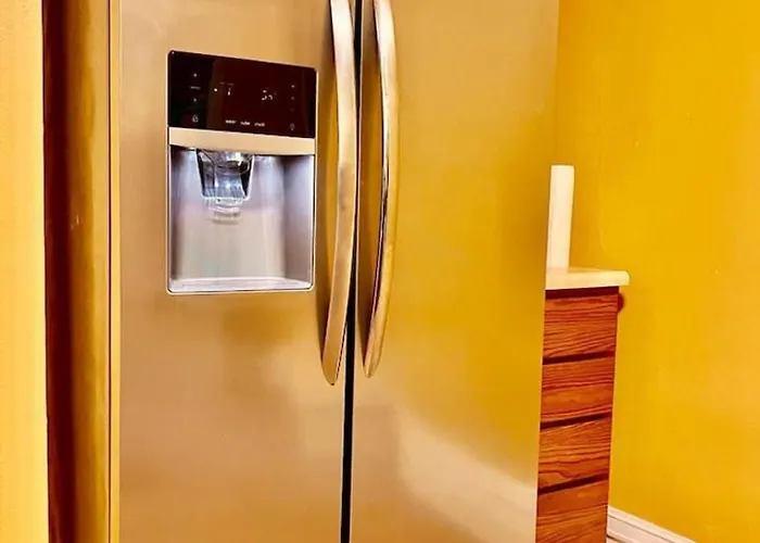 Amazing Sleeps 19 With 14 Beds At Downtown Location Holiday home