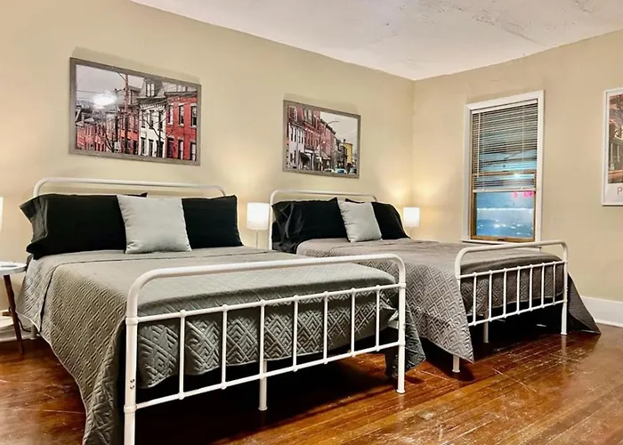 Holiday home Amazing Sleeps 19 With 14 Beds At Downtown Location